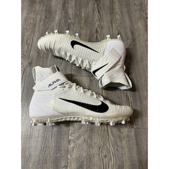 nike men's alpha menace elite 2 football cleats stores